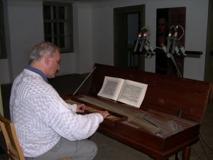 cristoper-hogwood-playing-clavicord.jpg